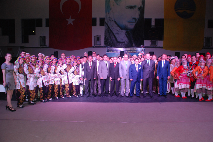 Marmara Üniversitesi Halk Oyunları Topluluğu Kupalara Doymuyor