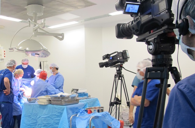 Heart  Surgery  Was Broadcasted Live From Marmara University Hospital To The Doyens. 