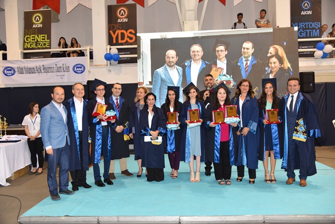    The Graduation Ceremony of School of Banking and Insurance