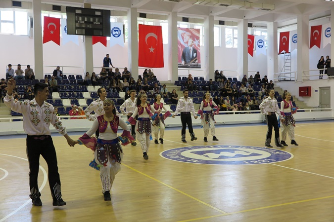 Halk Oyunları Toplulukları Şenlik Korteji