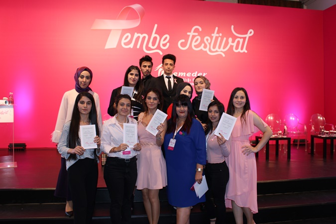 Genç İnovatif Sağlıkçılar Kulübü Pembe Festivalde