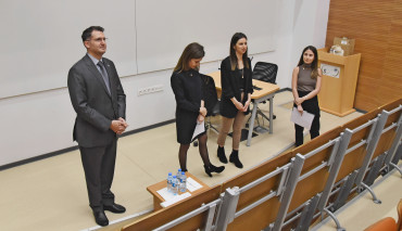 İşletme Bölümü Öğrencilerini Mülakat Simülasyonları İle İş Görüşmelerine Hazırlıyor