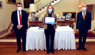 Prof. Dr. Ebru Işık Alturfan Was Presented A Plaque  by the British Embassy