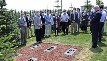 Marmara Üniversitesi Pandemide Kaybettiği Çalışma Arkadaşlarını Unutmadı