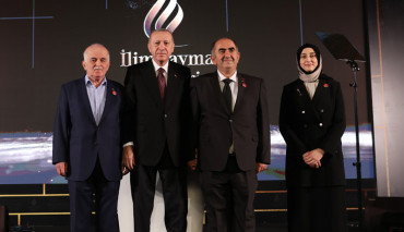 İlahiyat Fakültesi Öğretim Üyesi Doç. Dr. Hümeyra Özturan Sosyal Bilimler Kategorisinde İlim Yayma Ödülünü Kazandı