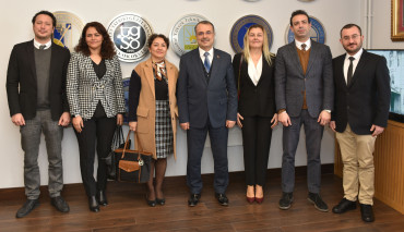 Tıp Fakültesi Göz Hastalıkları Anabilim Dalı Başkanı Prof. Dr. Özlem Şahin ve Ekibi Rektörümüzü Ziyaret Etti