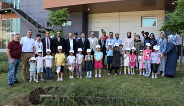 Minikler Göztepe Yerleşkesinde Fidan Dikti