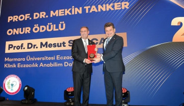 Türk Eczacıları Birliği’nden Prof. Dr. Mesut Sancar’a Onur Ödülü