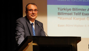 Üniversitemiz Senatosundan Ödüllü Öğretim Üyelerimize Tebrik