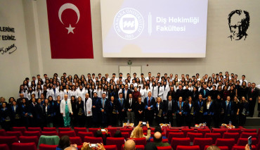 Diş Hekimliği Fakültesi Öğrencilerine “Önlük Giyme Töreni” Düzenlendi