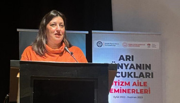 Arı Dünyanın Çocukları Otizm Aile Seminerleri Devam Ediyor