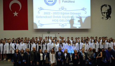 Diş Hekimliği Fakültesi Öğrencilerine “Önlük Giyme Töreni” Düzenlendi