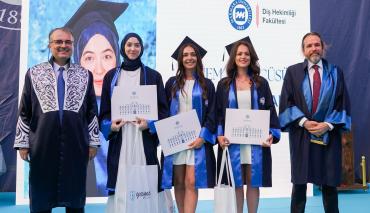 Marmara Üniversitesi Diş Hekimliği Fakültesi 2024-2025 Mezuniyet Töreni Gerçekleştirildi