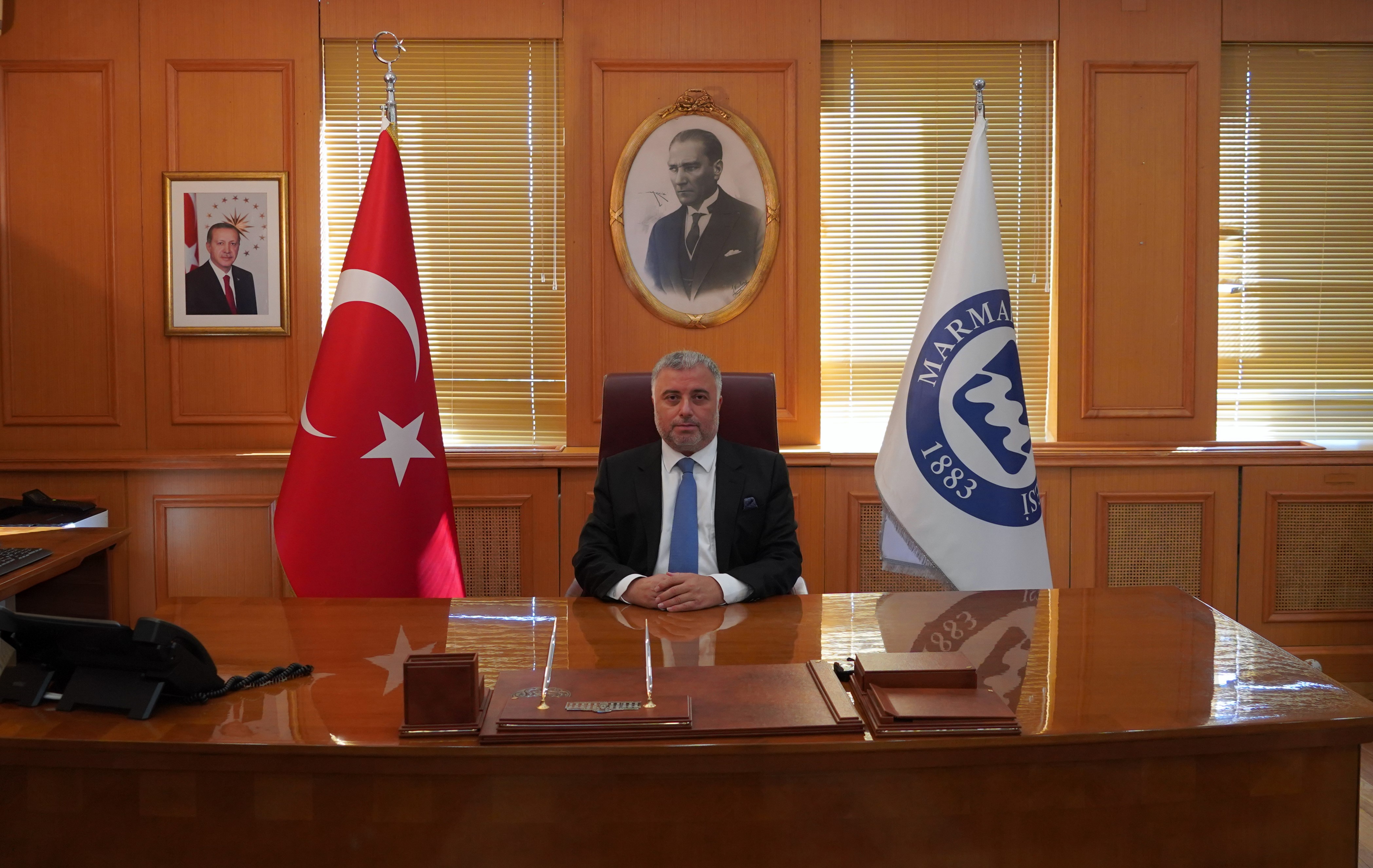 Marmara Üniversitesi Rektörü Prof. Dr. Mehmet Emin Okur (Makam).jpg (1.62 MB)